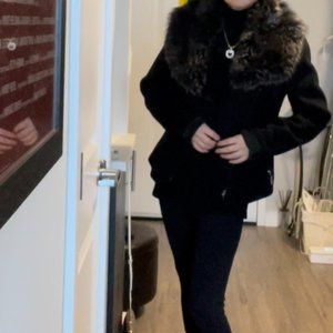 Winter jacket with fur around the neck